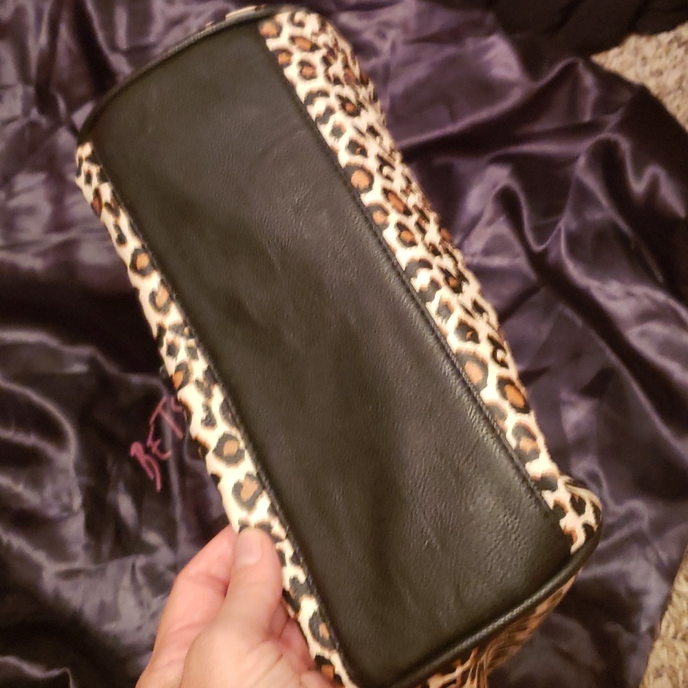 Betsey Johnson medium size leopard print bag with dust bag - Picture 5 of 5